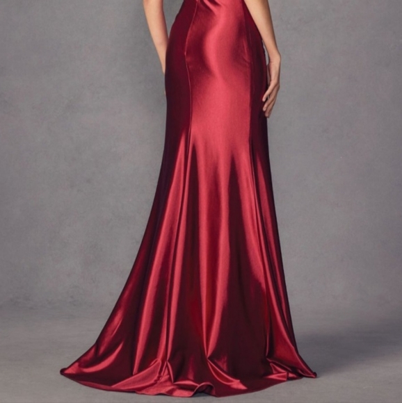 Dress - Picture 5 of 7